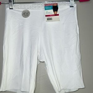 Vanity Fair light smoothing sculpting underwear NWT